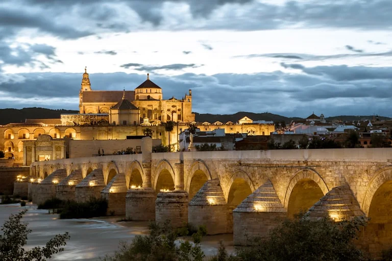 Baeza abre una segunda noche para vivir su patrimonio