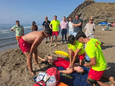 Playas de Lorca: dónde buscar ayuda ante una emergencia