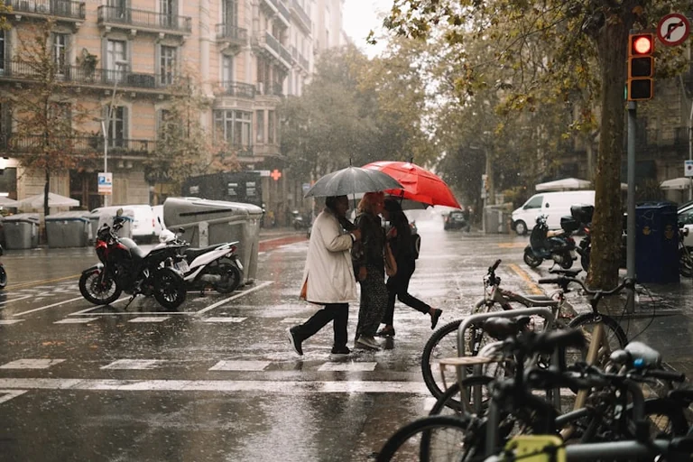 AEMET este sábado: revisa los avisos antes de viajar