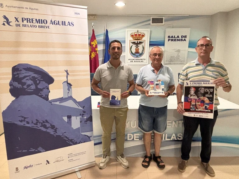 Águilas celebra diez años de relatos con una voz pionera
