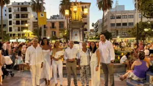 Algeciras se vuelca en una Noche de las Velas de récord