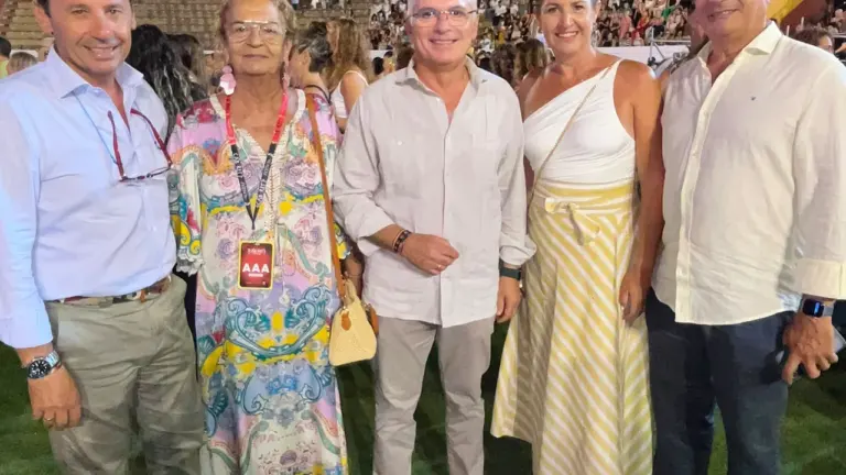 Algeciras vive una noche histórica con el multitudinario concierto de Camela