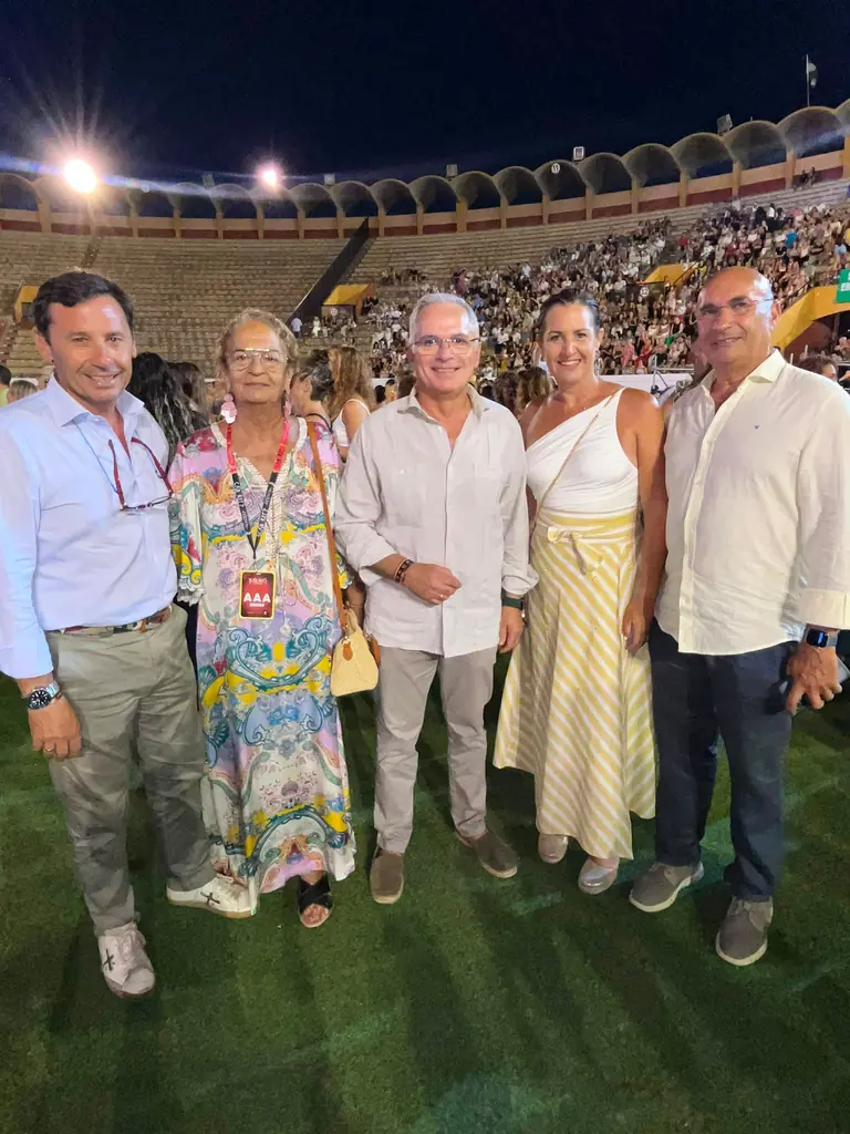 Algeciras vive una noche histórica con el multitudinario concierto de Camela