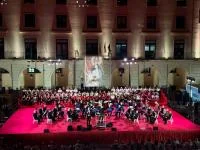 Alicante vuelve a reconocerse en la noche de la Alborada