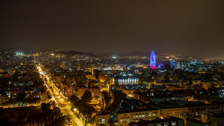 Barcelona esta noche: tres rutas con presupuesto controlado
