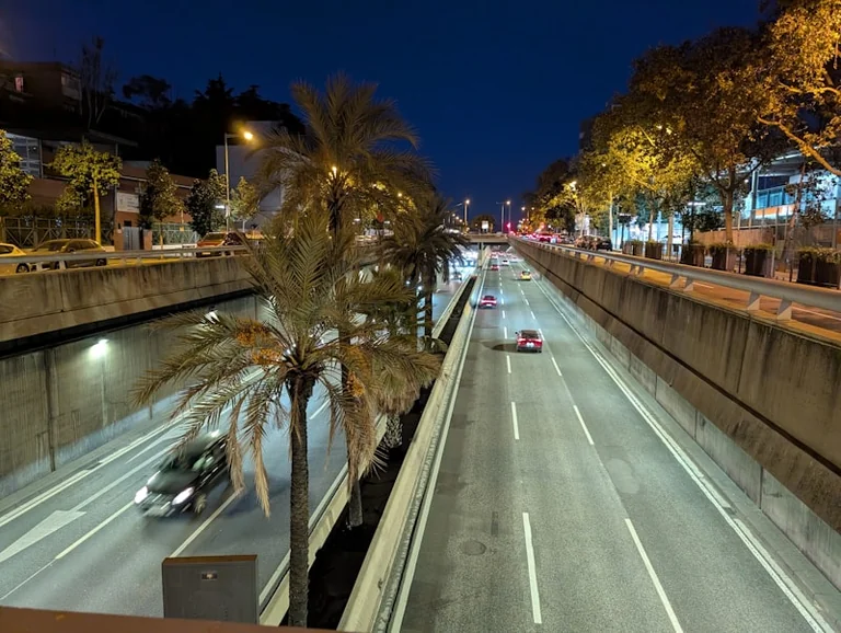 Barcelona esta noche: tres rutas con presupuesto controlado