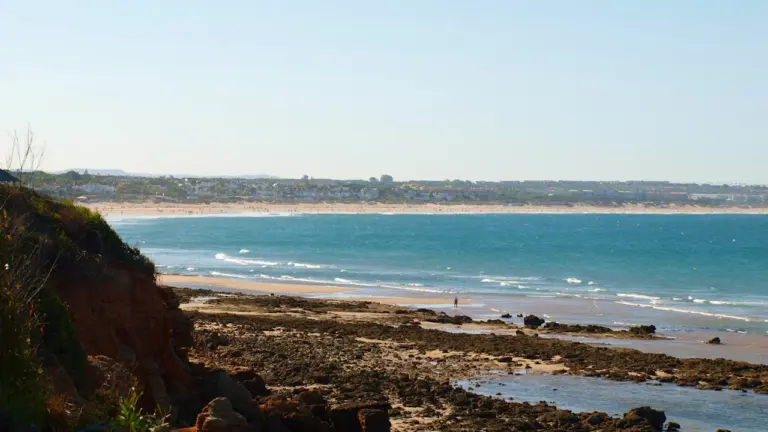 Chiclana afronta un julio de más de 252.000 habitantes