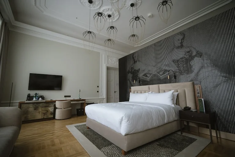 Chiclana roza el lleno hotelero: el impacto del turismo de lujo en julio