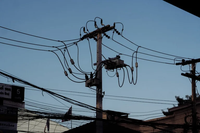 CNMC reporta desajustes en el sistema eléctrico y gasista en 2026