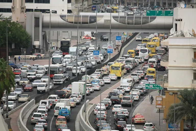 Colectivos de Mos reclaman más control en la N-550