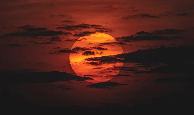 El eclipse de Aranda llega al atardecer: cómo mirarlo