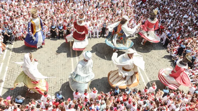 Festa Major de Gràcia 2026: cómo llegar y evitar agobios