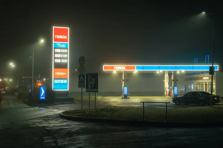 Gasolina y diésel antes del puente: ahorro real por ruta