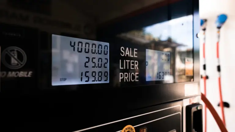 Gasolina y diésel: calcula si una gasolinera barata compensa