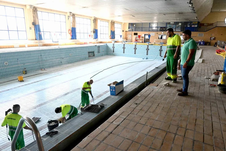 La piscina de Algeciras entra en fase de puesta a punto
