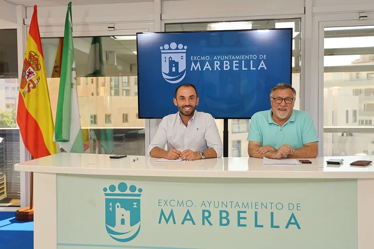 Marbella da a las familias más control sobre el bus escolar