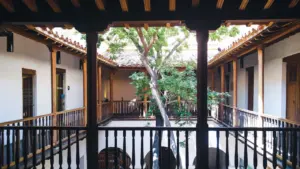 Martos abre su jardín cultural con revista y concierto