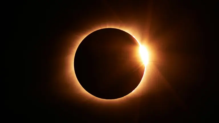 Pamplona ofrece protección gratuita ante el eclipse