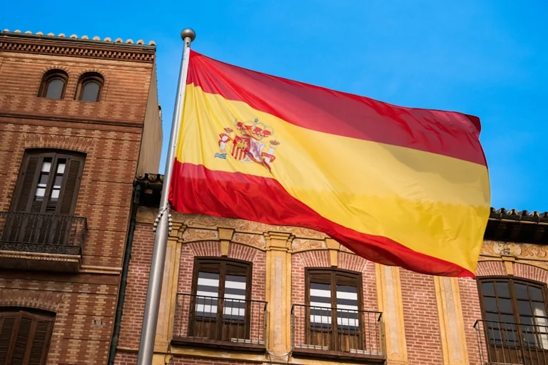 PP y PSOE: quién liderará el voto municipal el 23-M de 2027
