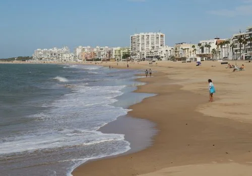 Rota pone a prueba su respuesta a tres riesgos en la playa