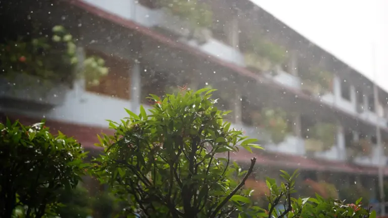 Rota reforzará colegios y calles frente a las lluvias