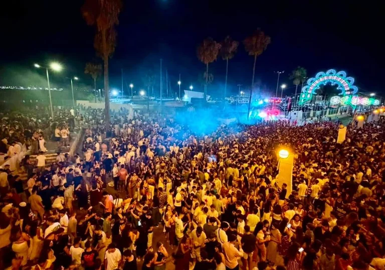 Rota vive su mayor pico de público en la noche de la Urta
