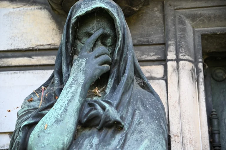 Séneca ante la adversidad: 7 citas para recuperar la calma