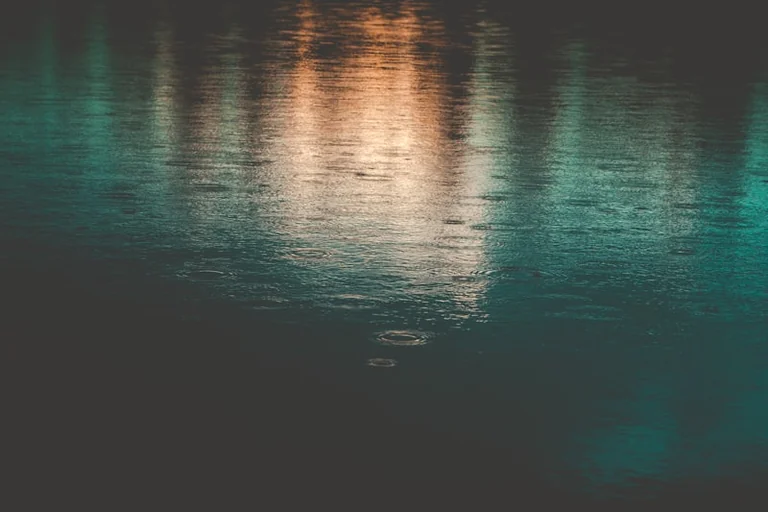 Soñar con agua: emociones, símbolos y significado