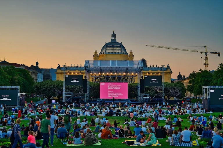 Villena: cómo cambia tu verano con la 45a Semana del Cine