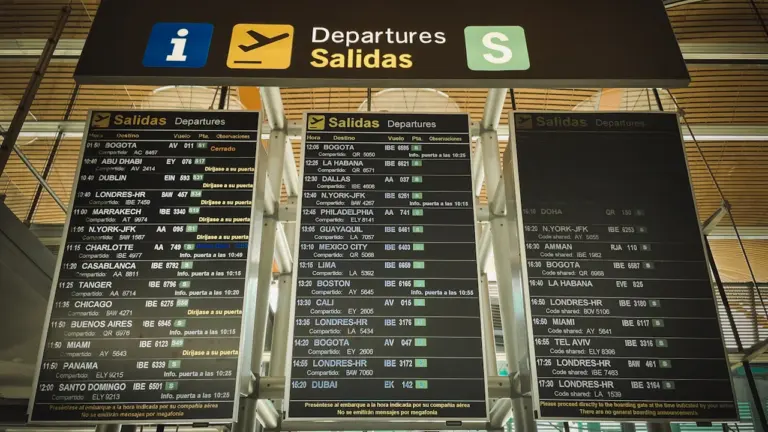 Vuelos en España este domingo: consulta, retrasos y derechos