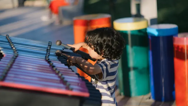 Águilas prepara una tarde de juegos y música en Los Jardines