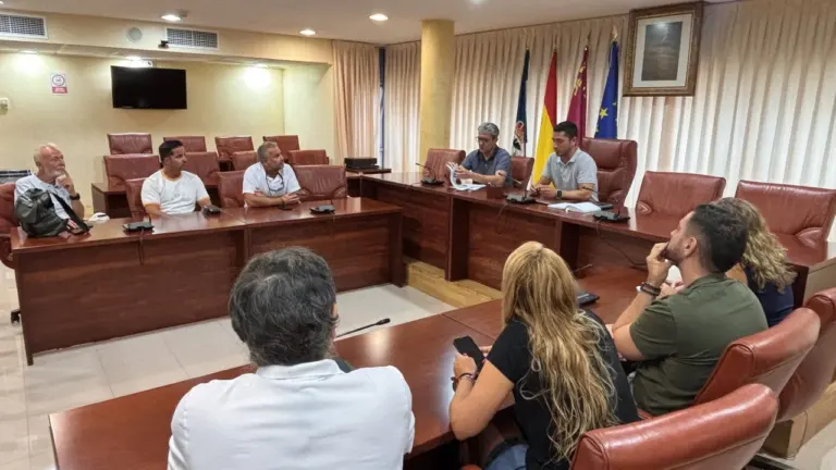 El puerto de Águilas sigue sin luz y con la reforma pendiente