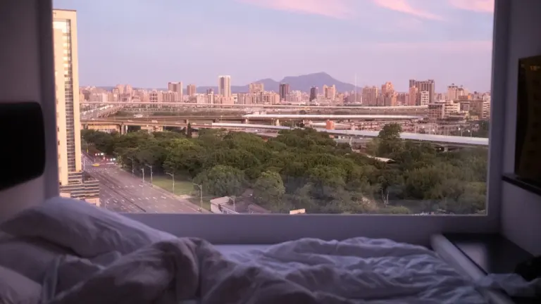 Luz de mañana y sueño: una rutina realista para España
