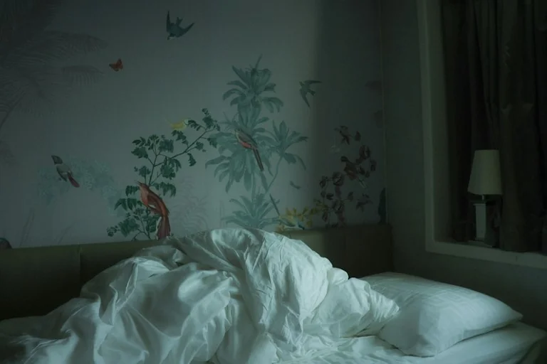 Luz de mañana y sueño: una rutina realista para España