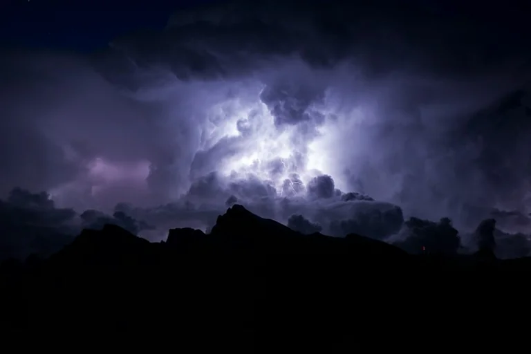 Soñar con una tormenta: conflicto, descarga emocional y cambio