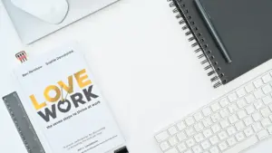 Soñar que llegas tarde al trabajo al volver a la rutina