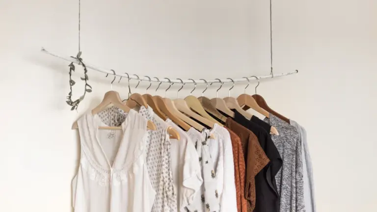 Cambio de armario en otoño: guarda la ropa y evita compras de más