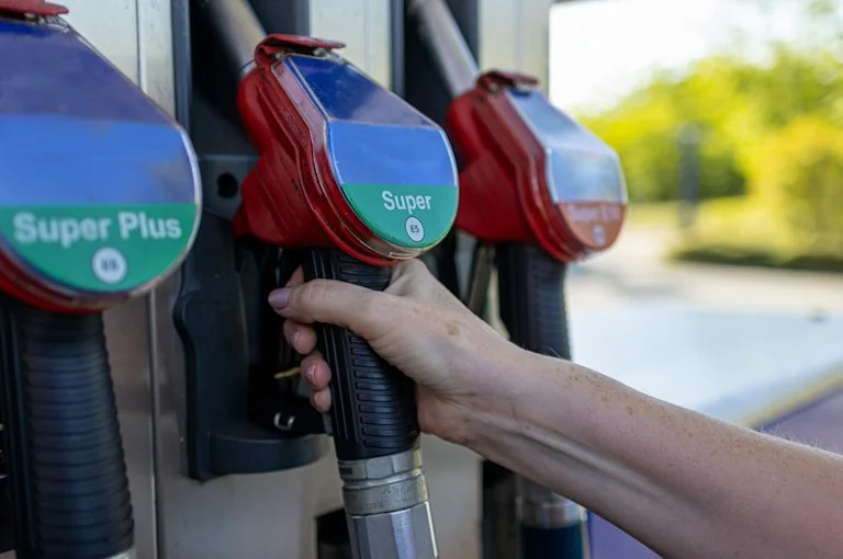 Cómo comparar el precio de la gasolina y el diésel en España