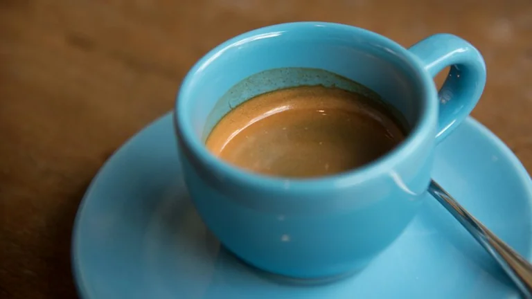 Cómo saber si la cafeína de la tarde afecta a tu sueño