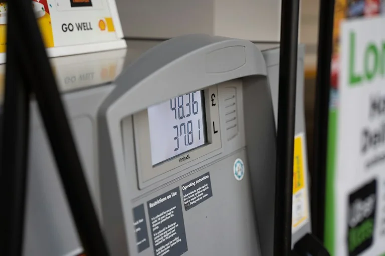 Gasolina en España: compara estaciones sin perder el ahorro en el desvío