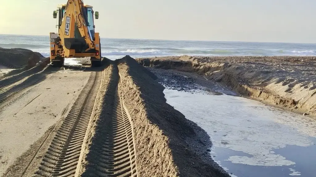 La lluvia pone en marcha trabajos preventivos en los cauces de Marbella