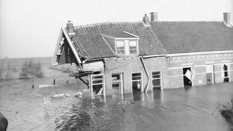 La riada de 1957 y el cambio del cauce del Turia en Valencia