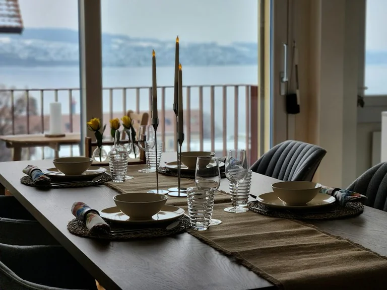 Soñar con una comida familiar: qué puede decirte esa mesa
